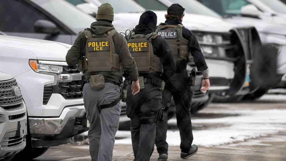 ICE agents