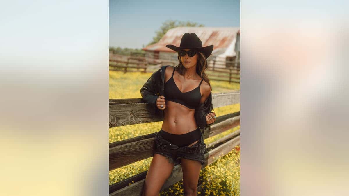 Jana Kramer wear black lingerie for photoshoot