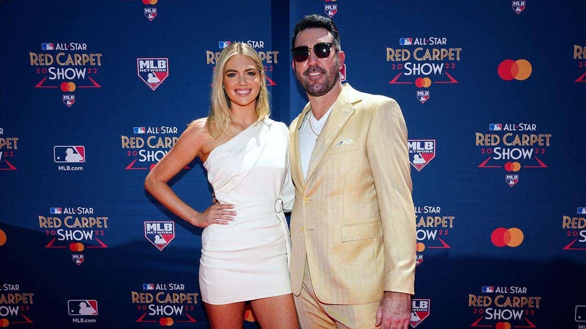 Justin Verlander and Kate Upton pose on the red carpet in Los Angeles.