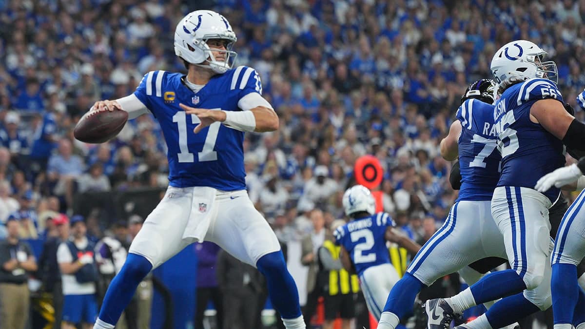 Daniel Jones looks to throw