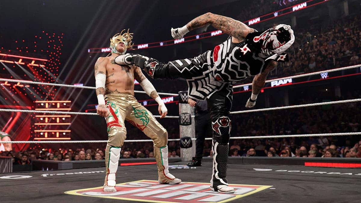Penta wrestles Rey Fenix during Monday Night Raw at Rocket Arena.