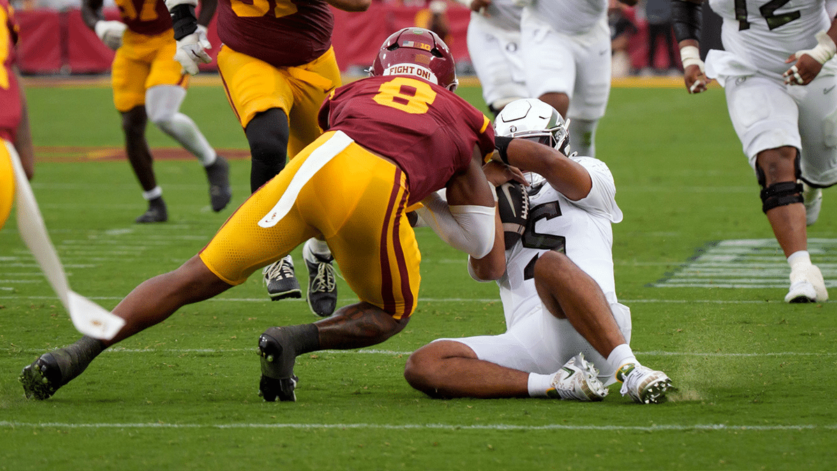 Desman Stephens hit on Dante Moore