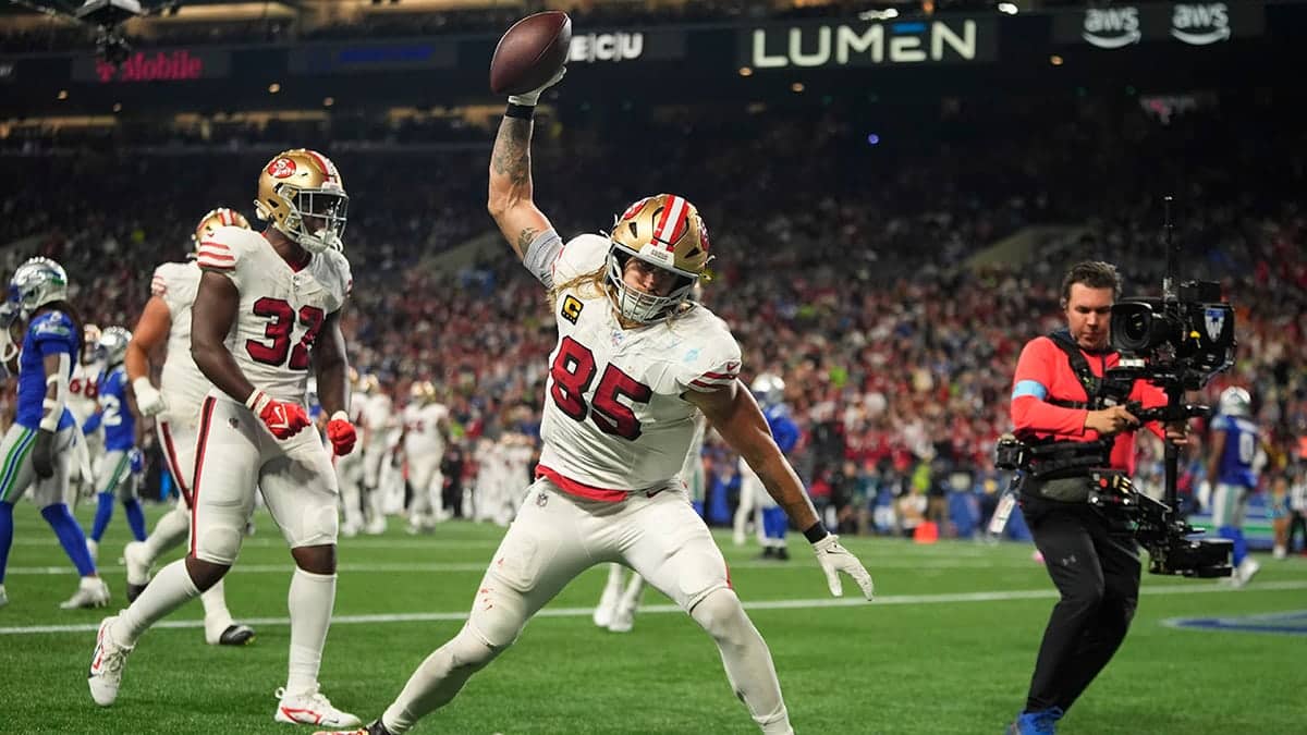 George Kittle scores touchdown