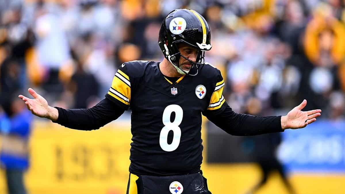 Aaron Rodgers #8 reacts after throwing an 80-yard touchdown pass during a Steelers game.