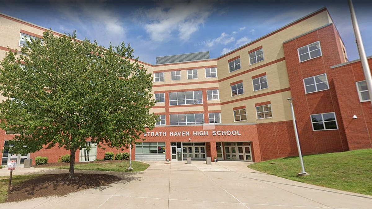 exterior-of-Strath-Haven-High-School