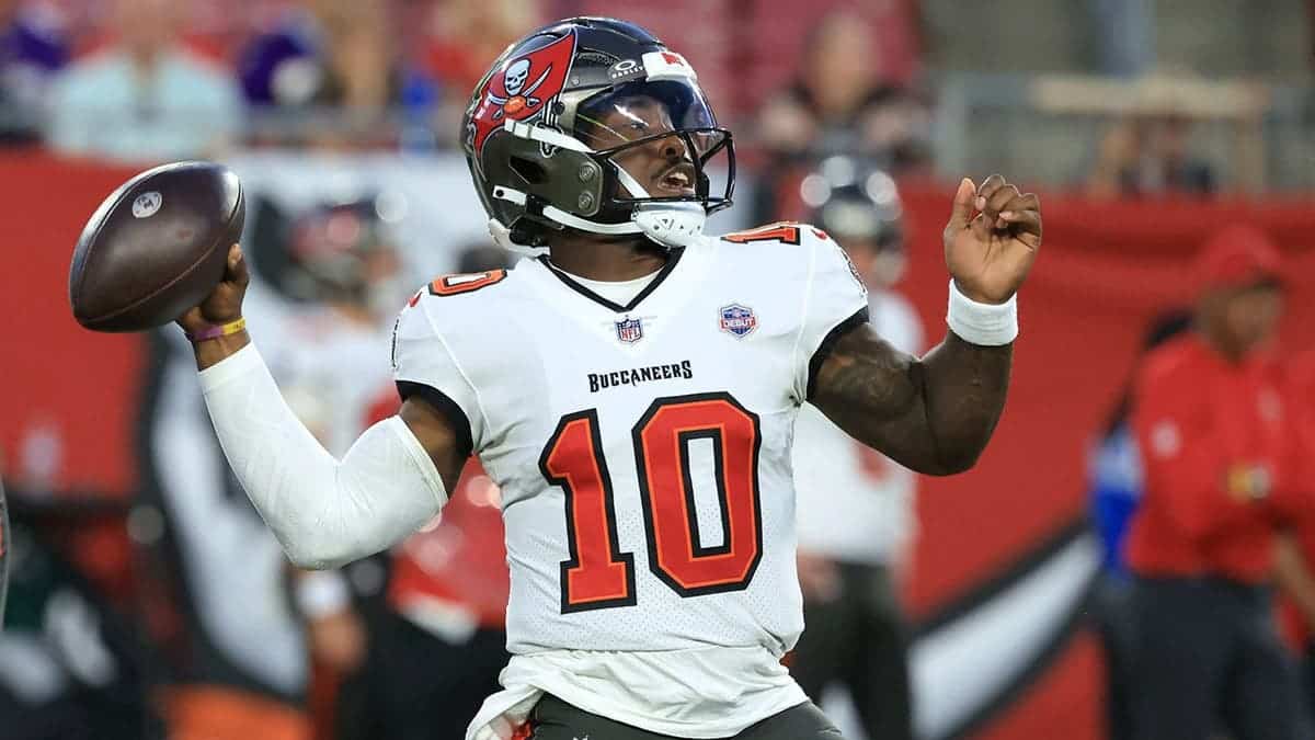 Jalon Daniels, wearing Buccaneers uniform number 10, passes the ball during fourth quarter against the Minnesota Vikings.