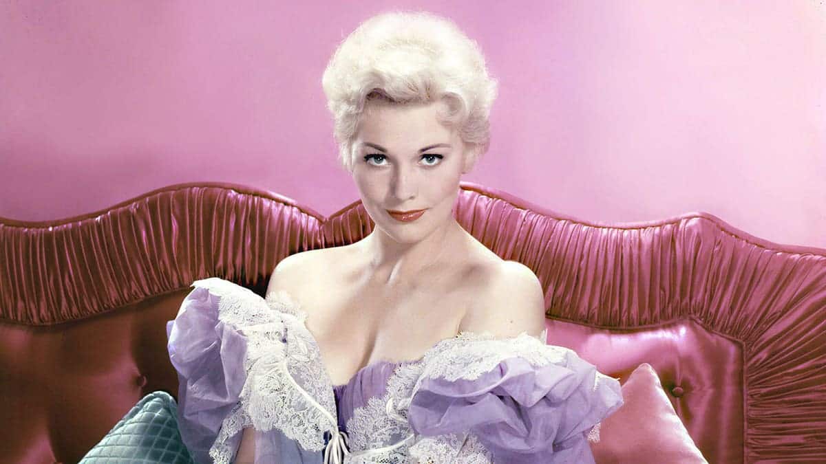 Kim Novak posing in a glamorous 1950s photo.