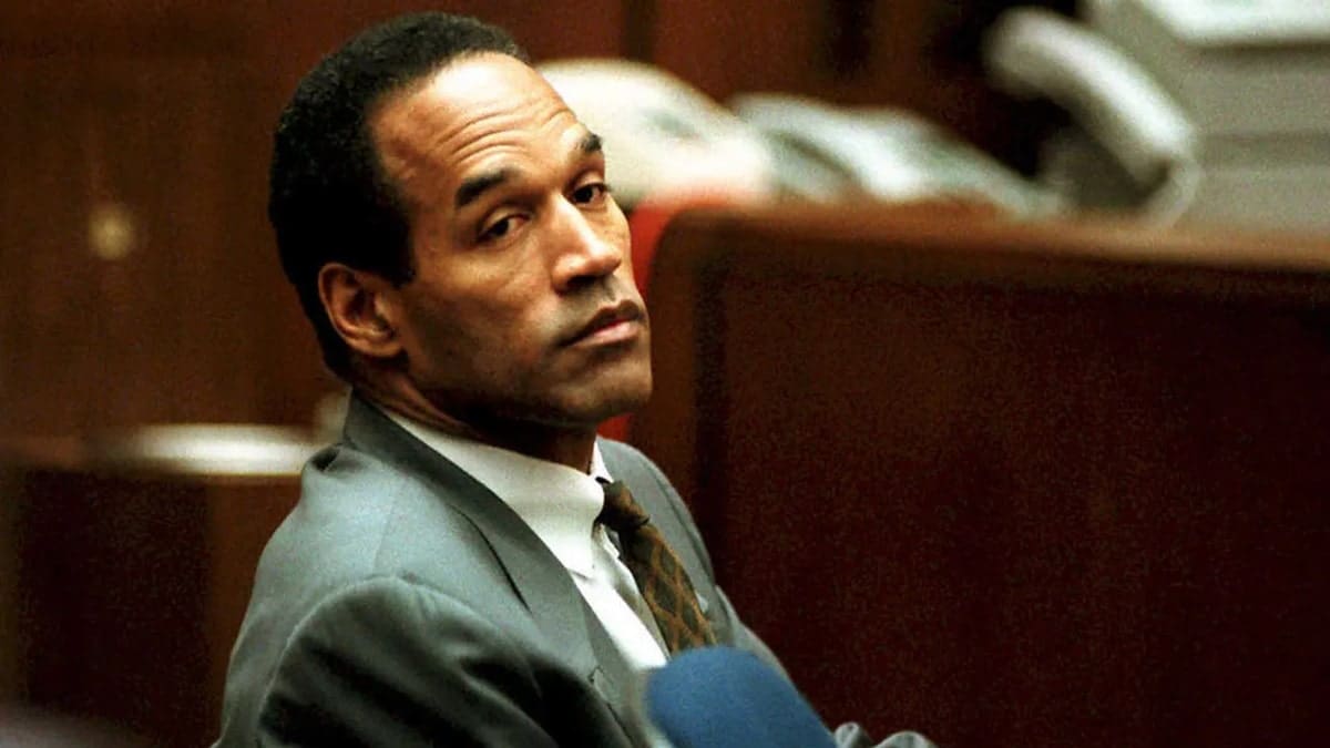 O.J. Simpson looking on in courtroom during murder trial