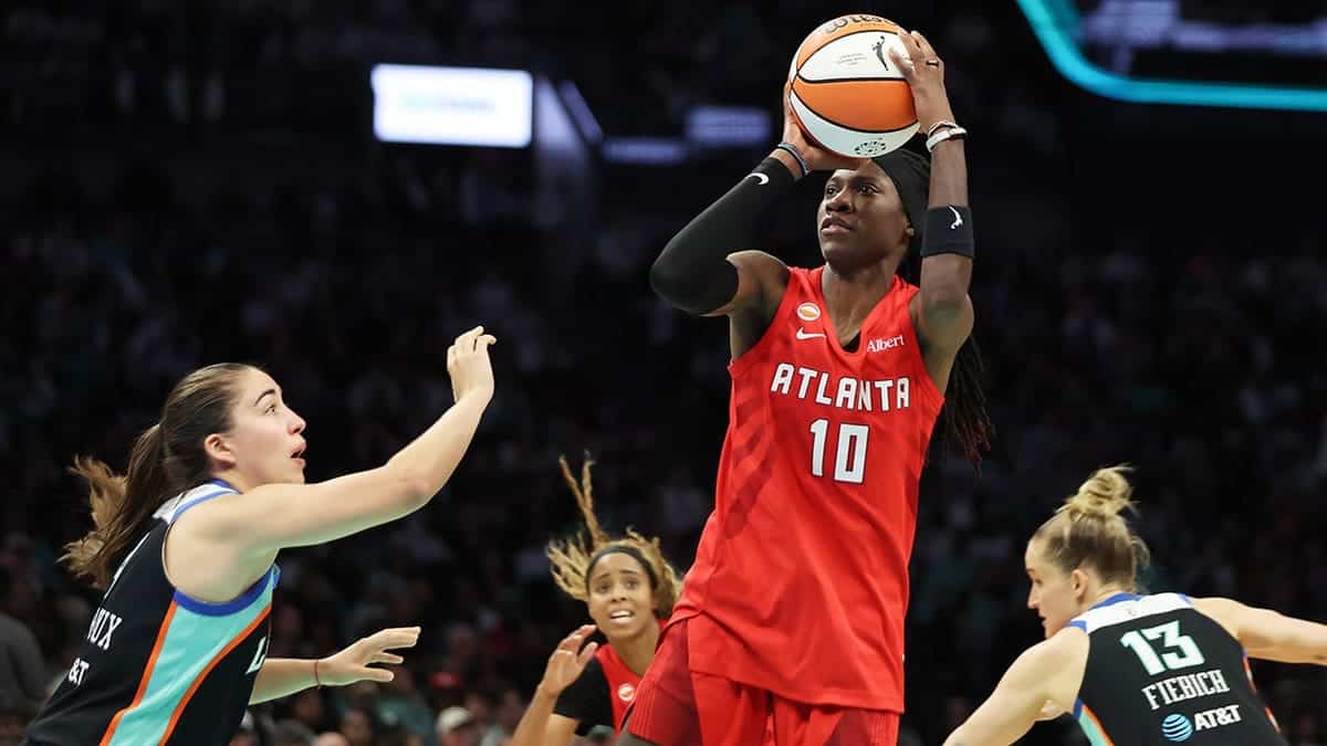 Rhyne Howard shoots over Marine Fauthoux during a WNBA semifinal game.