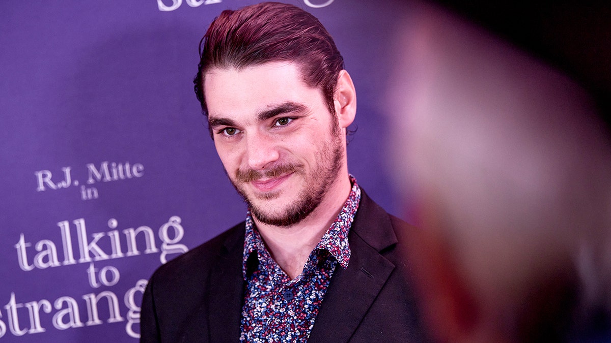 A picture of RJ Mitte.