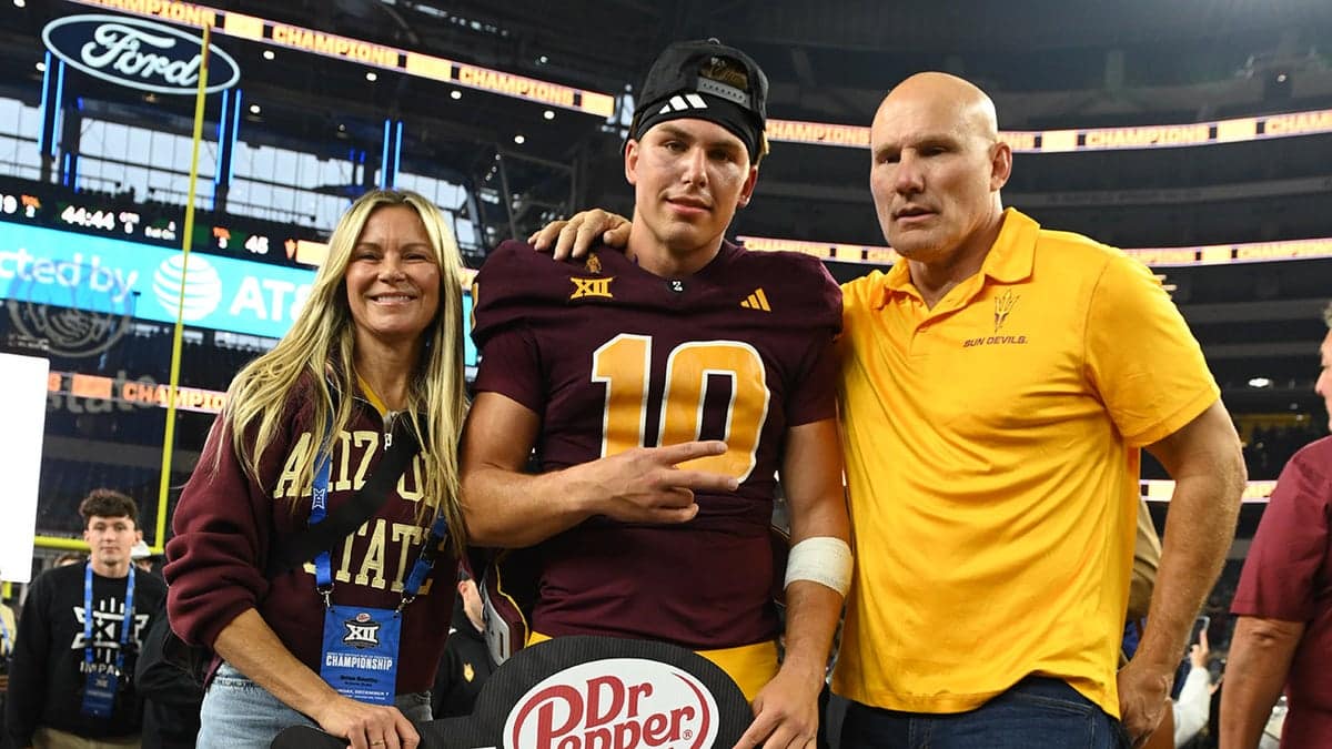 ARLINGTON, TX - NOVEMBER 20: Arizona State Sun Devils QB Sam Leavitt celebrates with his parents winning the Big XII conference championship game between the Arizona State Sun Devils and the Iowa State Cyclones on December 6, 2024 at AT&T Stadium in Arlington, TX. (Photo by John Rivera/Icon Sportswire via Getty Images)